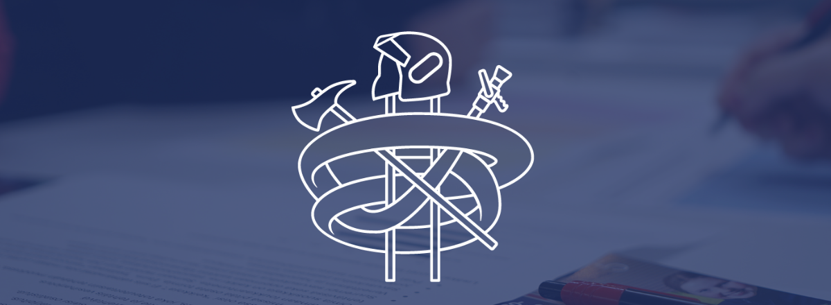 Palokunta-logo, taustalla papereita ja kirjoittava k&auml;si sumennettuna